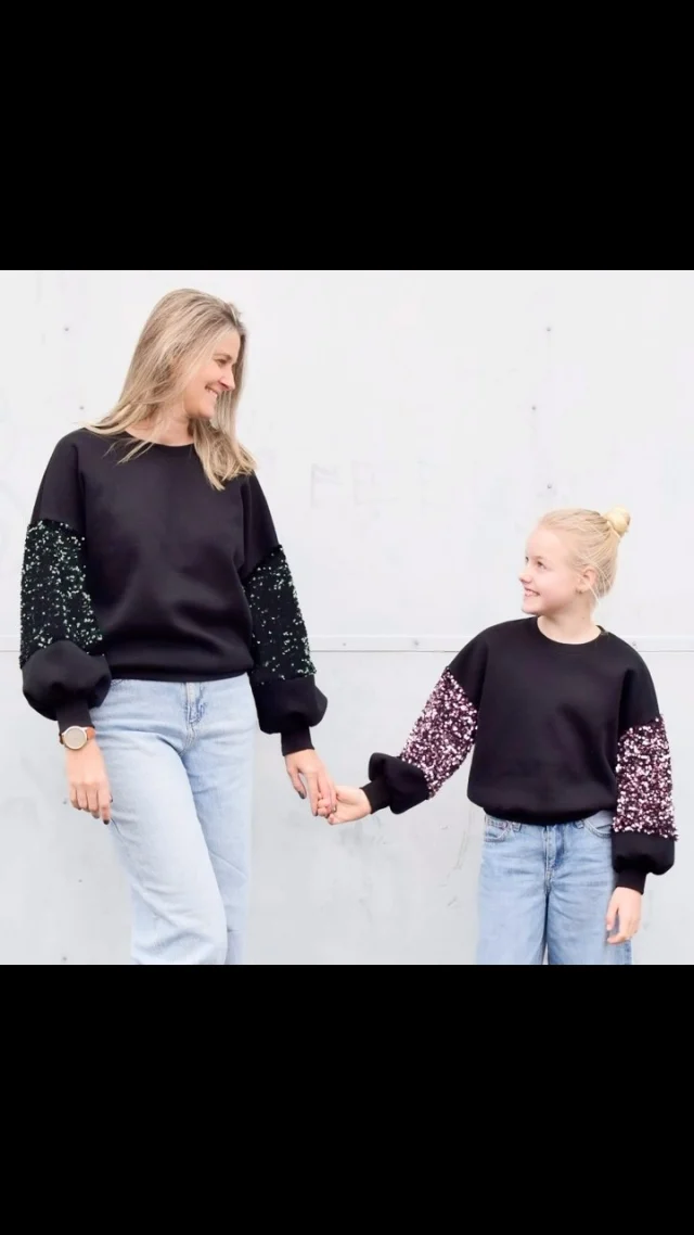 Party twinning in our blingbling #lauresweater 🎄
When @defabrikshop launched their Laure sweater sewing packs with these beautiful sequin fabrics, I immediately bought 2, perfect for Nova and me 🥰
For Nova’s version I removed the sequins from the seam allowance, but for mine I didn’t have the motivation anymore 😆.
A thicker needle (90/14) worked perfectly, I didn’t break a single one, my trick for sewing sequins easily.
Enjoy your Christmas days! 🫶🏻
.
#sewing #isew #selfishsewing #laurepattern #twinning#sewingforkids #imakemyclothes #easysewing #naaienisleuk #naaien #nähen #cousumain #faitmain #sewingreels #coutureaddict #patterndesigner #jeportecequejecouds #_beletoile_