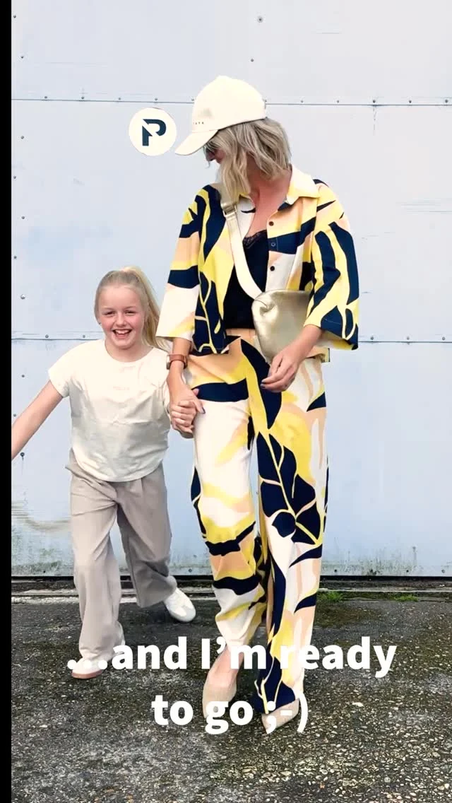 Styled by Nova 😜
She chose how to style my outfit, including my shoes, jewellery and bag, and we had so much fun making this video 🤗💛.
Absolutely LOVE the colors of this viscose linen fabric, it’s also super flowy and comfy to wear 🫶🏻
Pattern: #bibiblouse and pants (coming soon)
Fabric: @nooteboomtextiles - ad
.
#sewing #isew #naaienisleuk #naaien #sewing #iwearwhatisew #faitmain #_beletoile_ #reels #ilovesewing #beletoilepatterns #belgianblogger #reelsvideo #reelsoninstagram